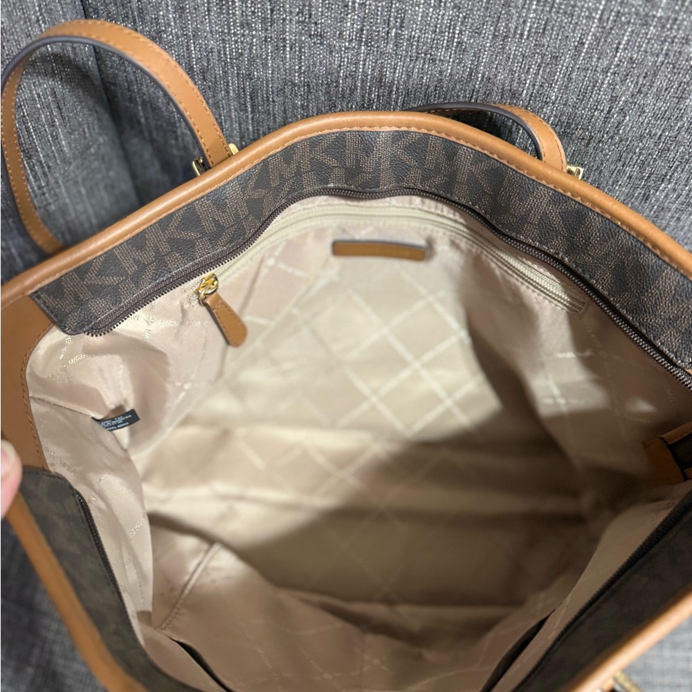 Michael Kors Signature Brown and Tan Large Tote - Picture 4 of 8